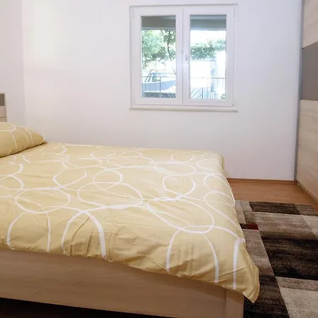 Fila I Jure شقة *