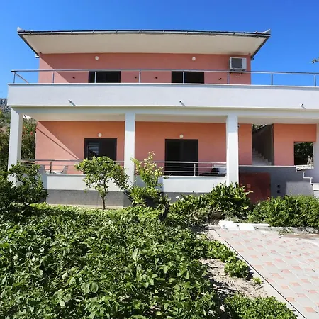 Fila I Jure شقة *