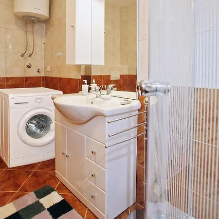 Fila I Jure شقة سولين